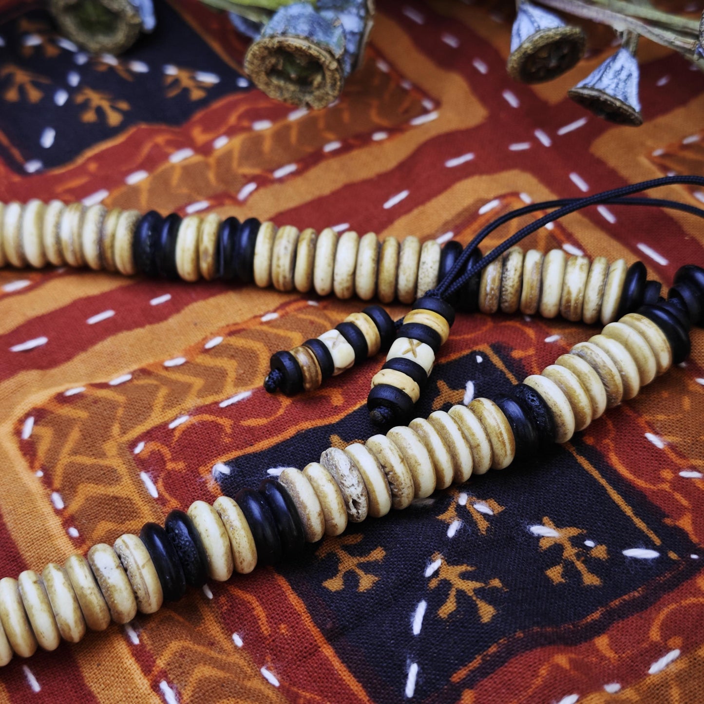 Vintage Yak Bone & Dzi Bead Necklace, Tibetan Style Choker, Tribal Amulet Beaded Necklace, Earthy Boho Jewelry for Men and Women, 47cm