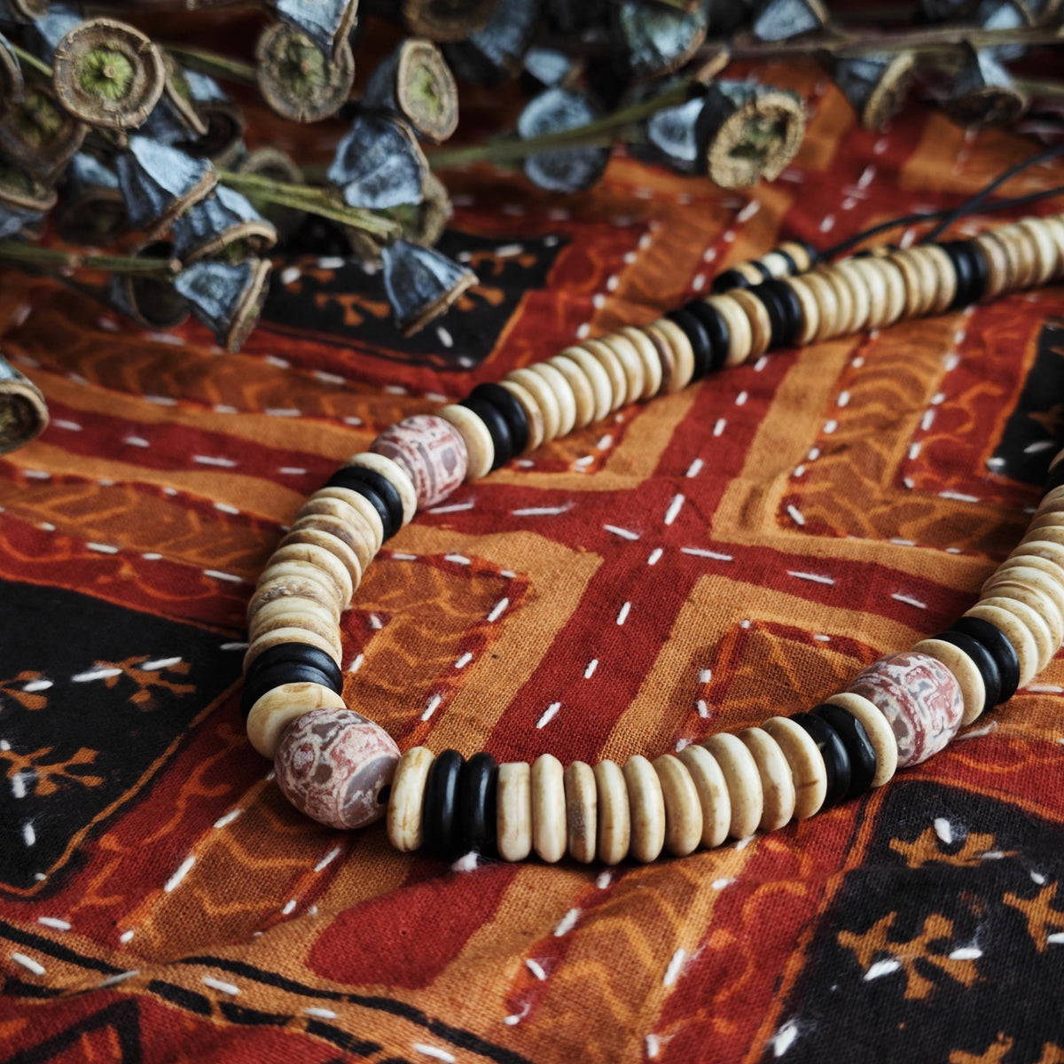 Vintage Yak Bone & Dzi Bead Necklace, Tibetan Style Choker, Tribal Amulet Beaded Necklace, Earthy Boho Jewelry for Men and Women, 47cm