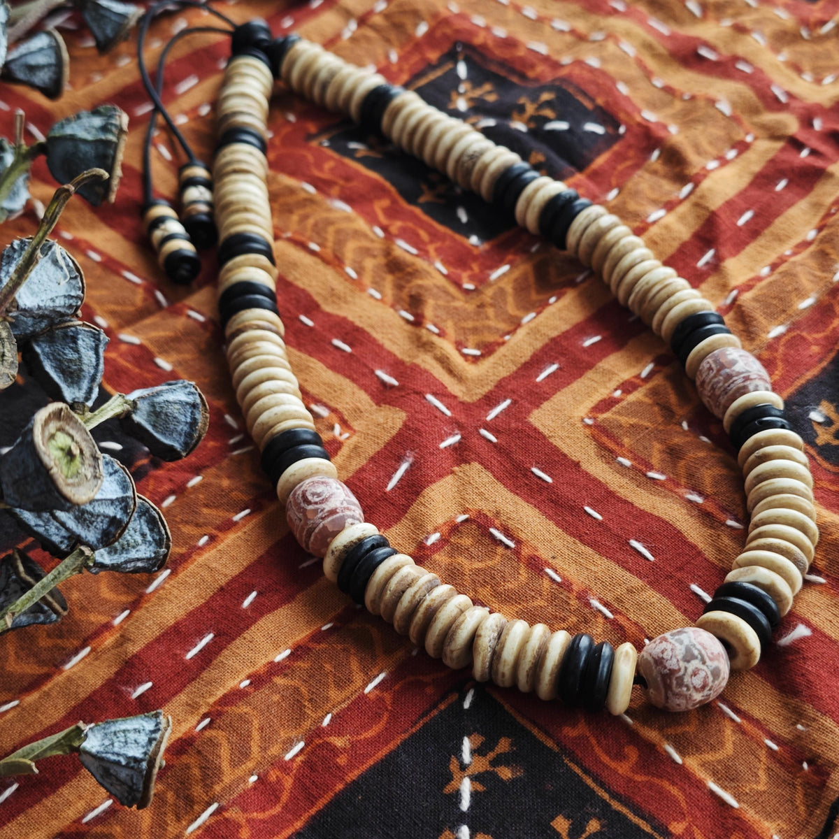 Vintage Yak Bone & Dzi Bead Necklace, Tibetan Style Choker, Tribal Amulet Beaded Necklace, Earthy Boho Jewelry for Men and Women, 47cm