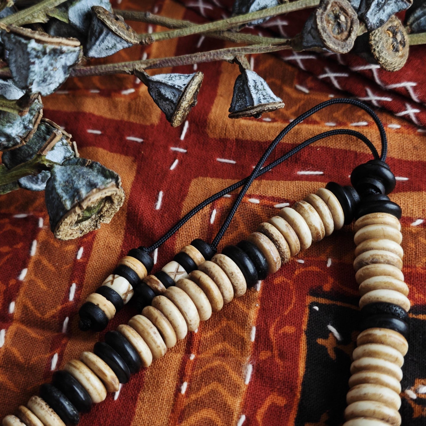 Vintage Yak Bone & Dzi Bead Necklace, Tibetan Style Choker, Tribal Amulet Beaded Necklace, Earthy Boho Jewelry for Men and Women, 47cm